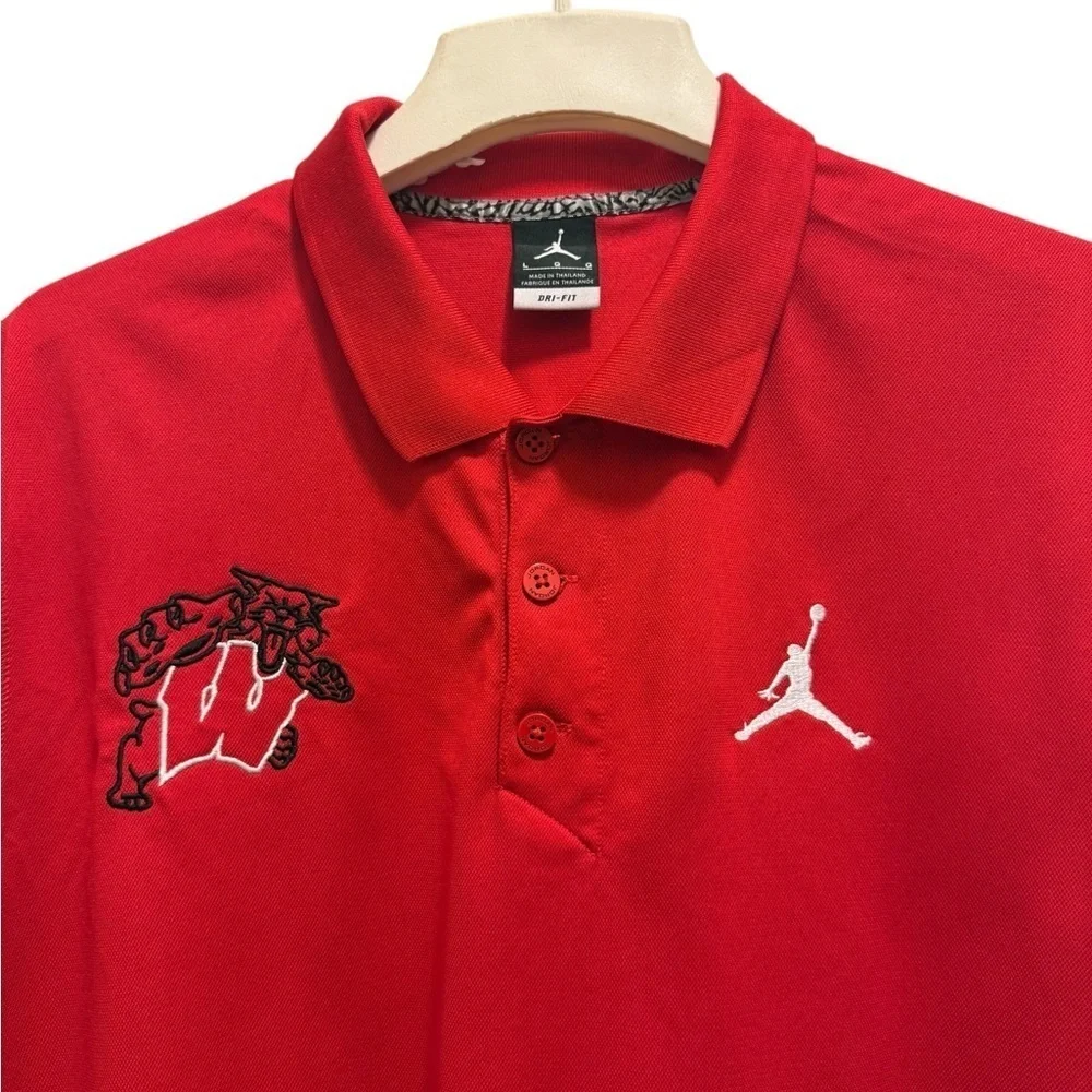 Jordan Polo Shirt Classic,with a lion and the Wisconsin logo, in new conditions